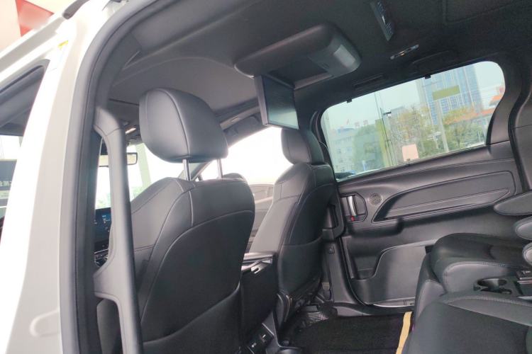 Used Toyota Sienna 2021 2.5L Hybrid Platinum Edition