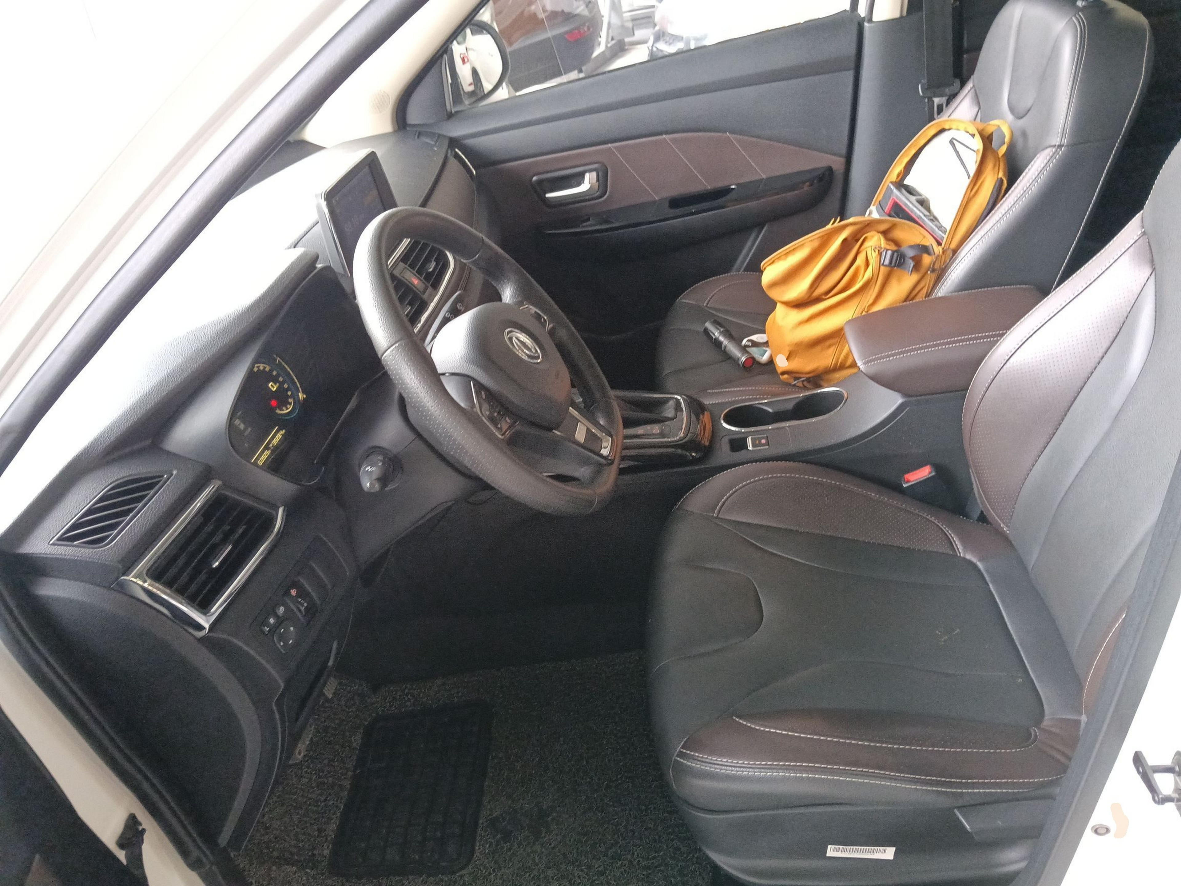 Переднее сиденье в автомобиле