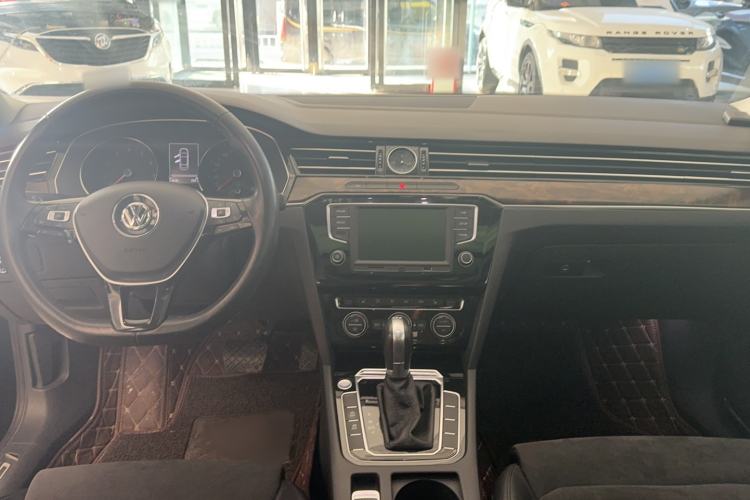 Used Volkswagen Magotan 2017 330TSI DSG Luxury Model
