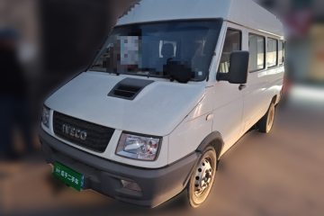 Used Iveco Daily 2022 2.5T A37 M1 Passenger Van 5-9 Seats Long Wheelbase Mid-Roof Design Dual Tires Side Sliding Doors
