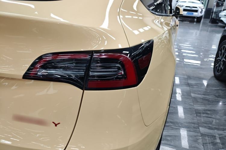 Used Tesla Model Y 2022 Long-Range All-Wheel-Drive Version
