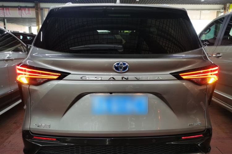 Used Toyota Granvia 2022 2.5L Hybrid Prestige Edition
