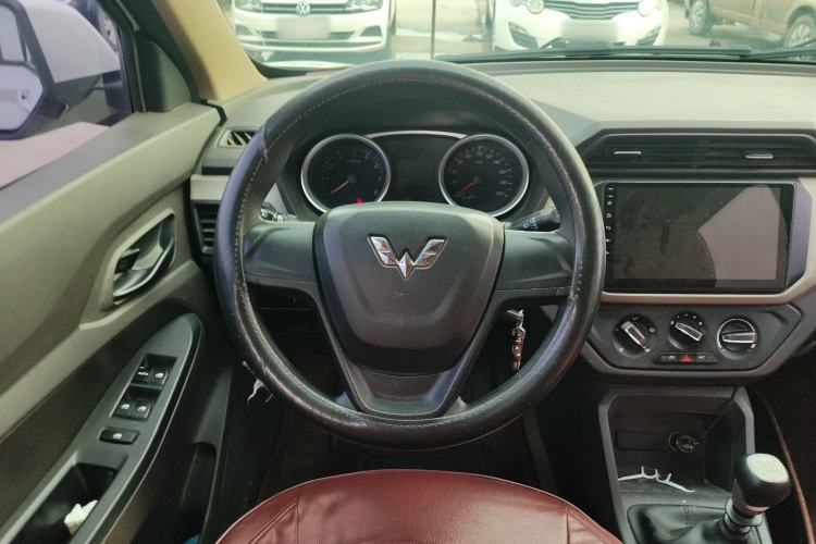 Used Wuling Hongguang 2019 1.5L S Standard Version China VI LAR
