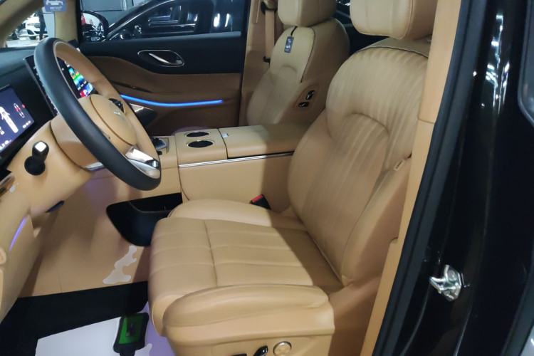 Used VOYAH Dream 2025 PHEV Four-Wheel-Drive Flagship Kunpeng Edition
