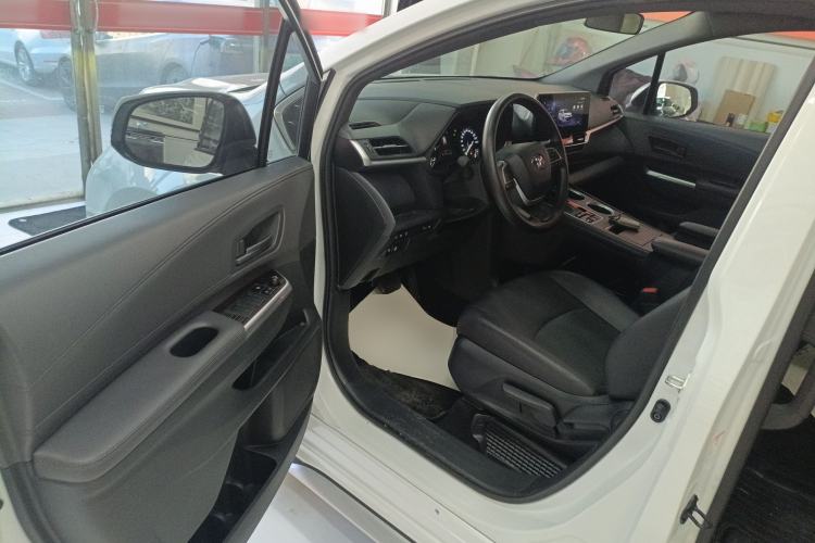 Used Toyota Granvia 2024 2.5L Hybrid Luxury Edition