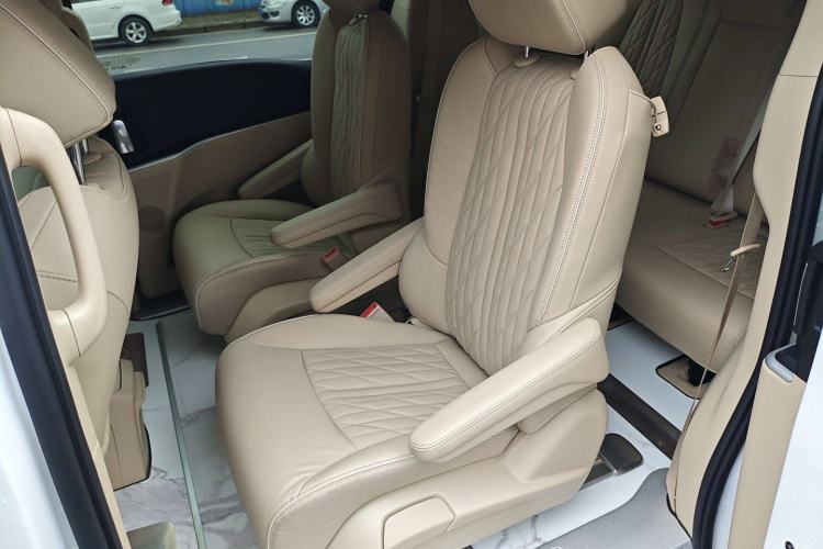 Used Buick GL8 2023 Facelifted Land Cruiser Executive Luxury Version
