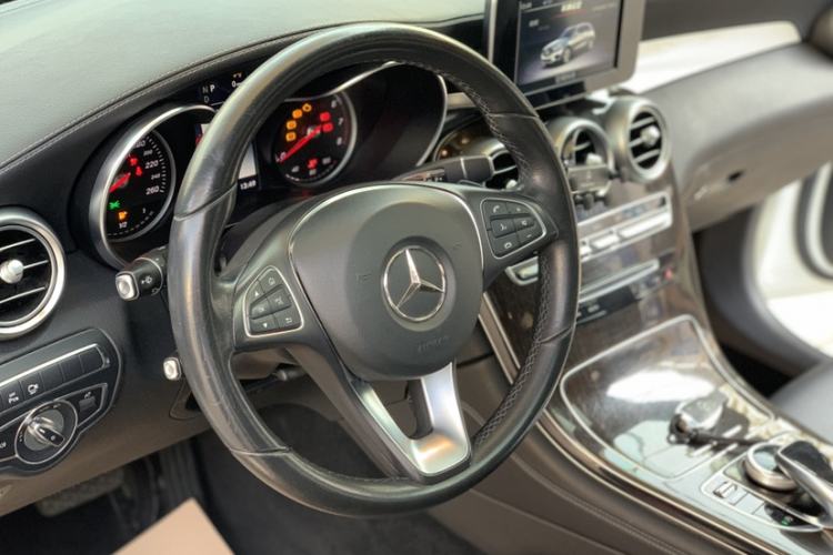 Used Mercedes-Benz GLC 2018 GLC 260 4MATIC Luxury Model
