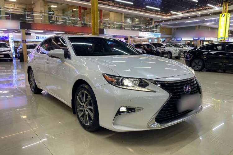 Used Lexus ES 2015 300h Comfort Edition
