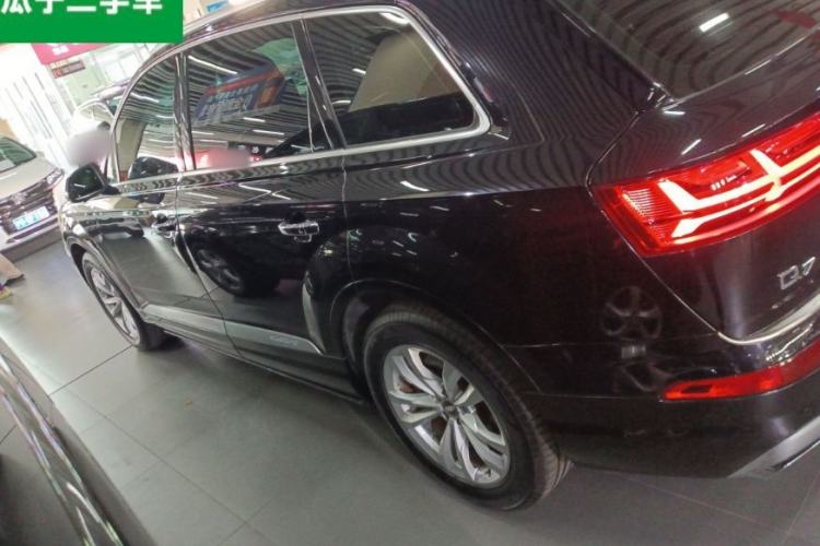 Used Audi Q7 2018 40 TFSI Comfort Model
