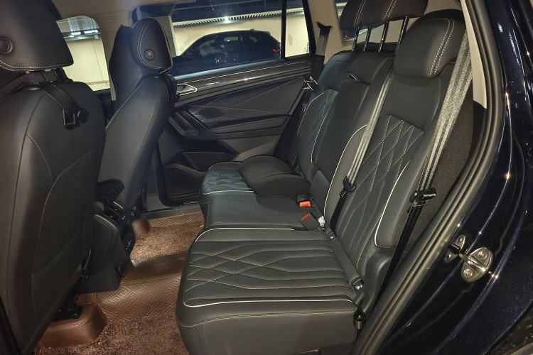 Used Volkswagen Tiguan L 2023 Restyled 330TSI Automatic Two-Wheel Drive R-Line Enhanced Comfort Version
