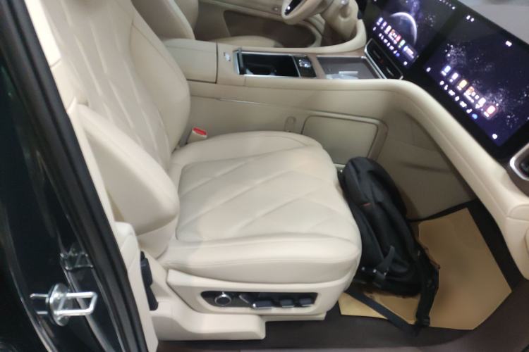 Used Hima AITO M9 2025 Extended-Range Ultra Version 52 kWh 6-Seater
