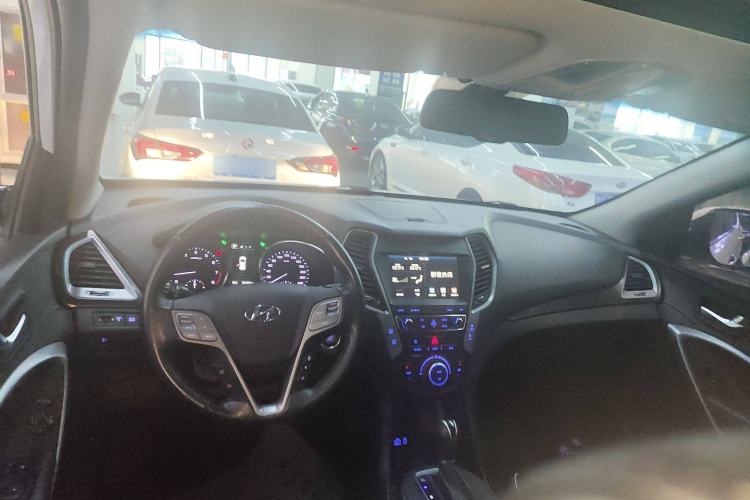 Used Hyundai Santa Fe 2017 2.4L Automatic Two-Wheel Drive Smart Version 5 Seats
