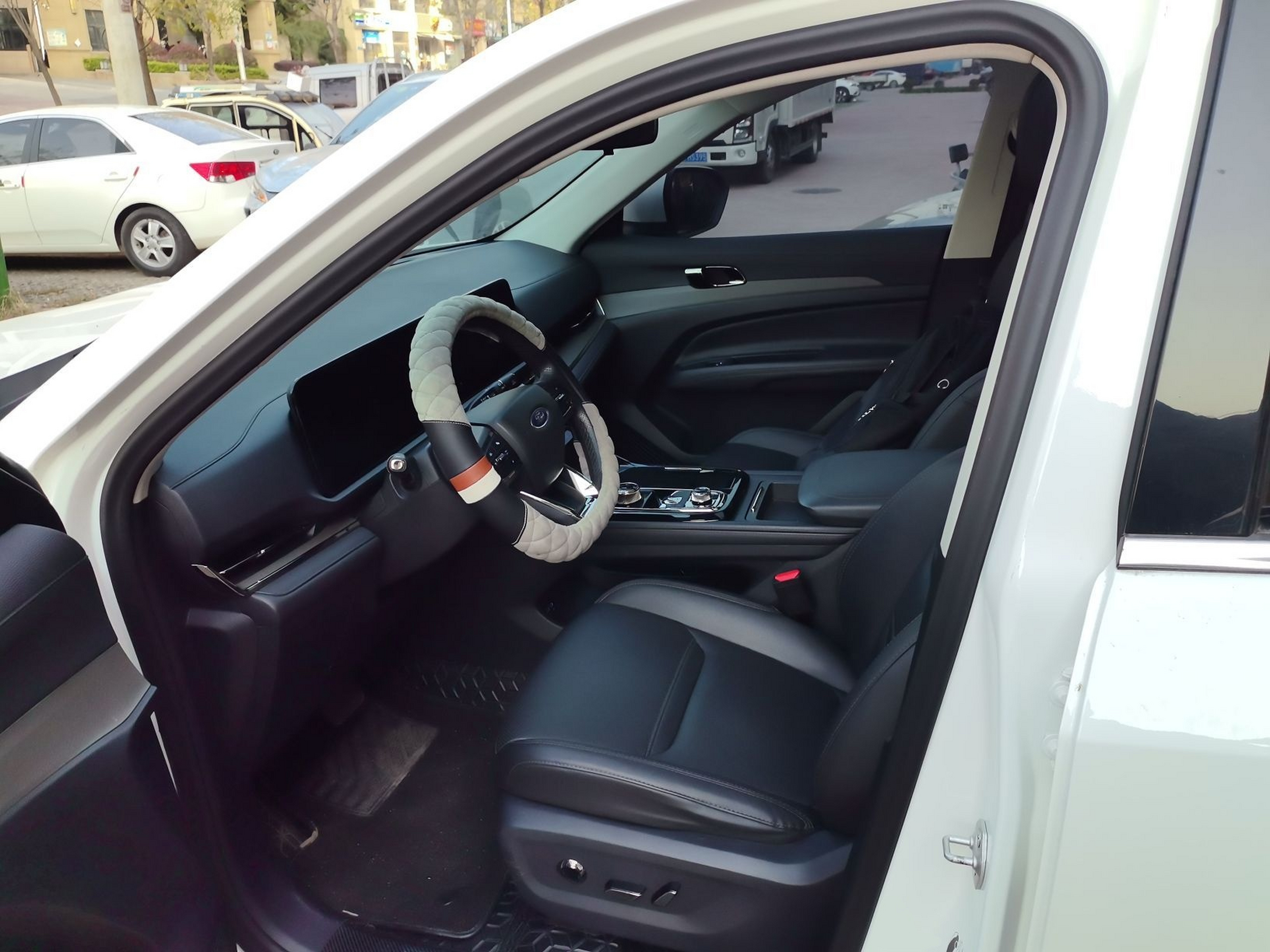 Переднее сиденье в автомобиле