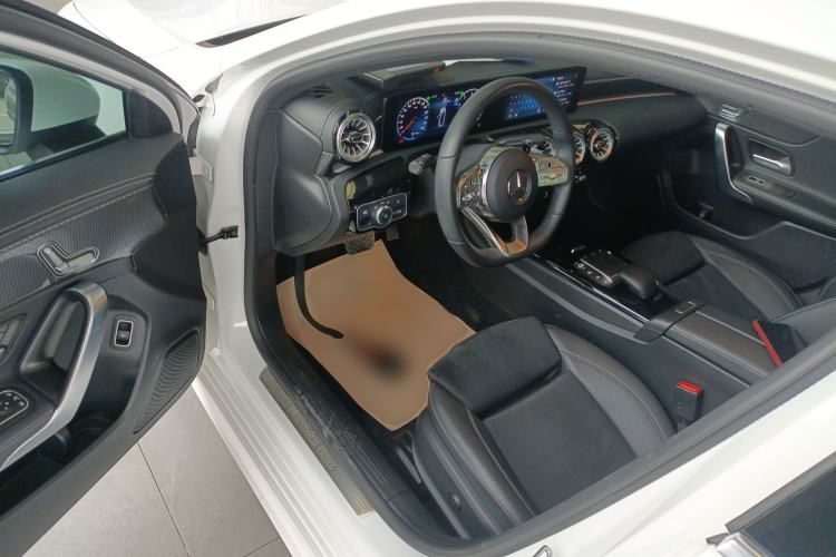 Used Mercedes-Benz A-Class 2022 Revised Version A 200 L Sport Sedan Fashionable Style
