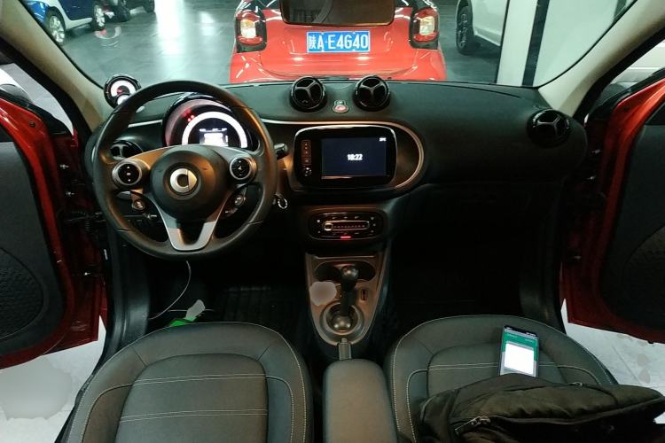 Used  forfour 2016 0.9T 66 kW Pioneer Edition
