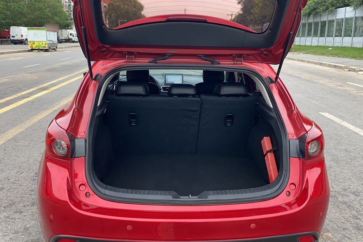 Used Mazda Mazda 3 Axela 2016 Hatchback 1.5L Automatic Comfort Model
