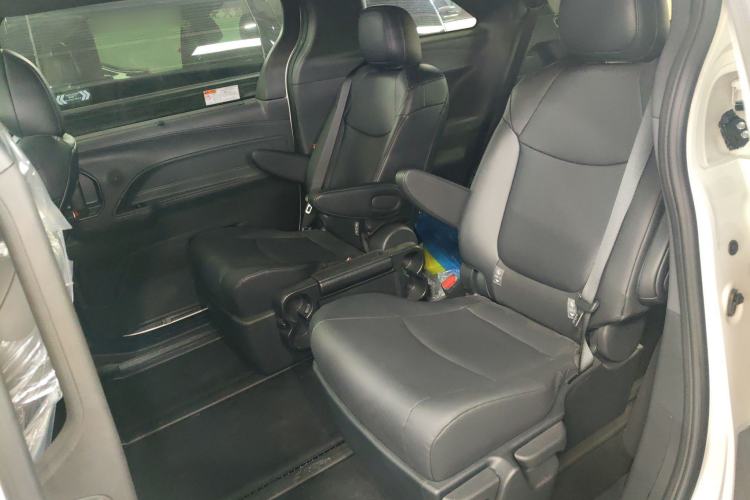 Used Toyota Granvia 2024 2.5L Hybrid Comfort Edition
