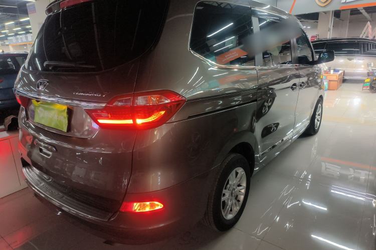 Used Huasong 7 2017 2.0T Automatic Standard Edition
