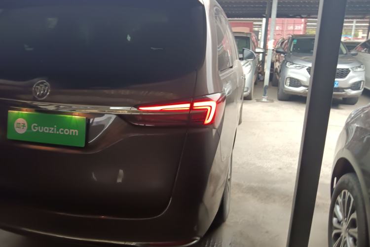 Used Buick GL8 2023 Facelifted Land Cruiser Executive Luxury Version
