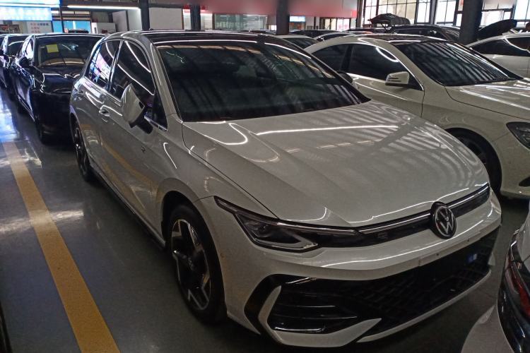 Used Volkswagen Golf 2025 300TSI R-Line
