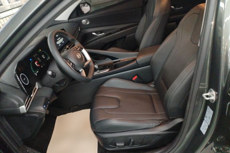 Used Hyundai Elantra 2023 1.5L CVT LUX Prestige Edition