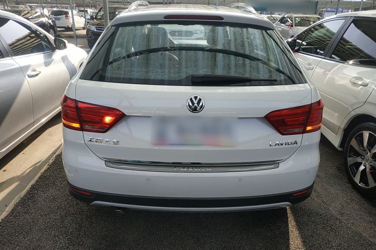 Used Volkswagen Cross Lavida 2014 1.6L Automatic