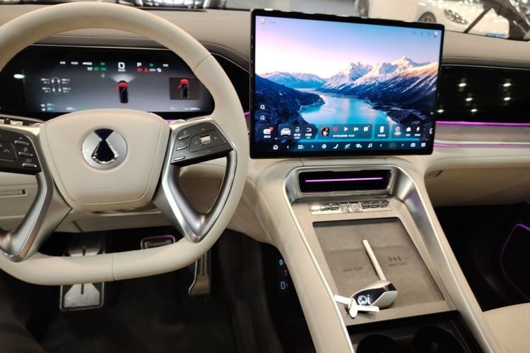 Used Denza N9 2025 Flagship Model
