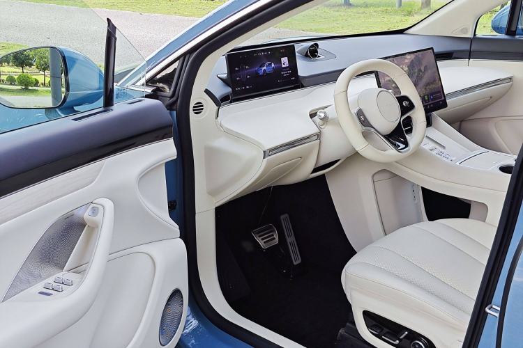 Used Hima Luxeed R7 2024 All-Electric 667 km Max
