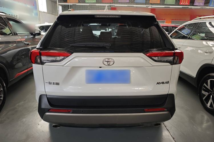 Used Toyota RAV4 2023 2.0L CVT Two-Wheel Drive Fashion Plus Edition

