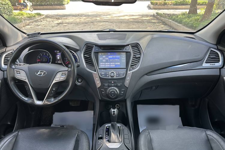 Used Hyundai Santa Fe 2015 2.0T Automatic Two-Wheel Drive Smart Version 5 Seats