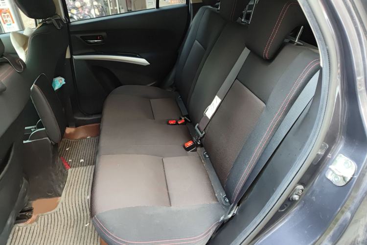 Used Suzuki S-Cross 2015 1.6L CVT Two-Wheel Drive Entry-Level Trim
