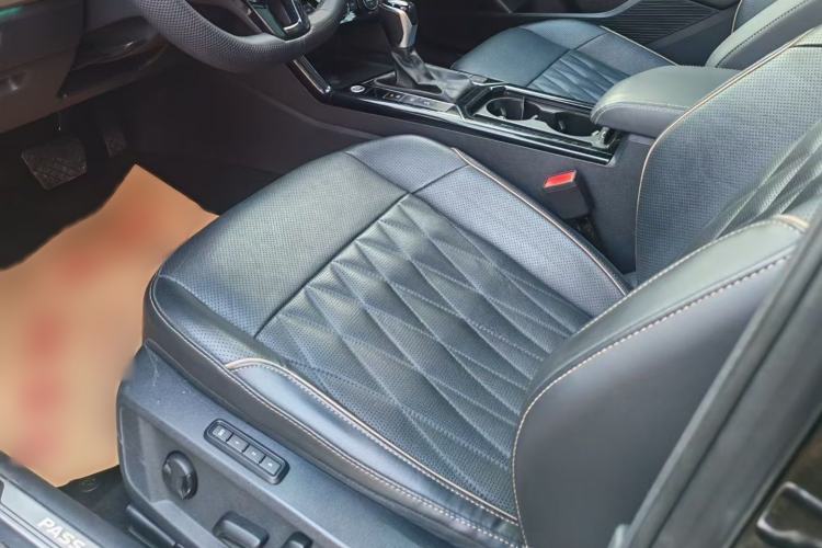 Used Volkswagen Passat 2019 330TSI Luxury Edition China VI Standard
