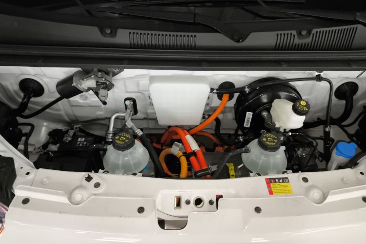 Used Wuling Yangguang 2024 300KM Comfort Version Passenger Van 75kW
