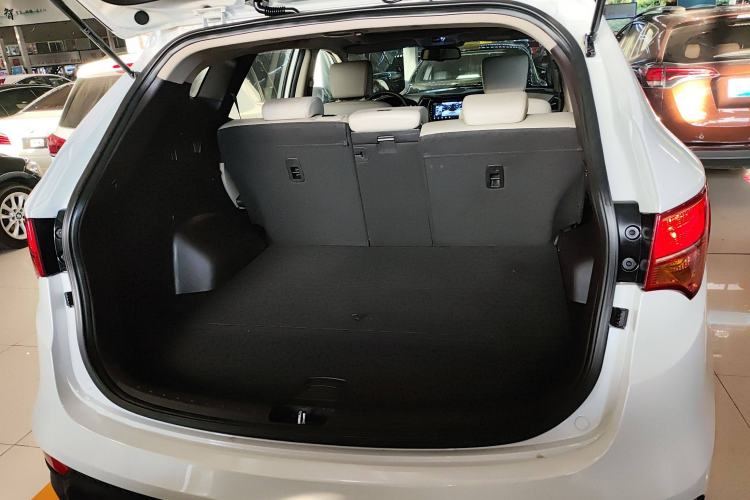 Used Hyundai Santa Fe 2013 2.4L Automatic 4x4 Smart Version
