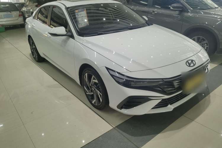 Used Hyundai Elantra 2023 1.5L CVT LUX Prestige Edition
