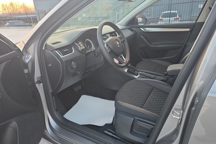 Used Skoda Octavia 2019 1.5L Automatic Smart Drive Luxury Edition China V Standard
