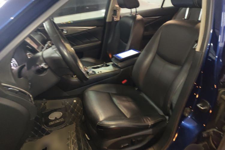 Used Infiniti Q50L 2018 2.0T Enjoyment Version China VI Standard
