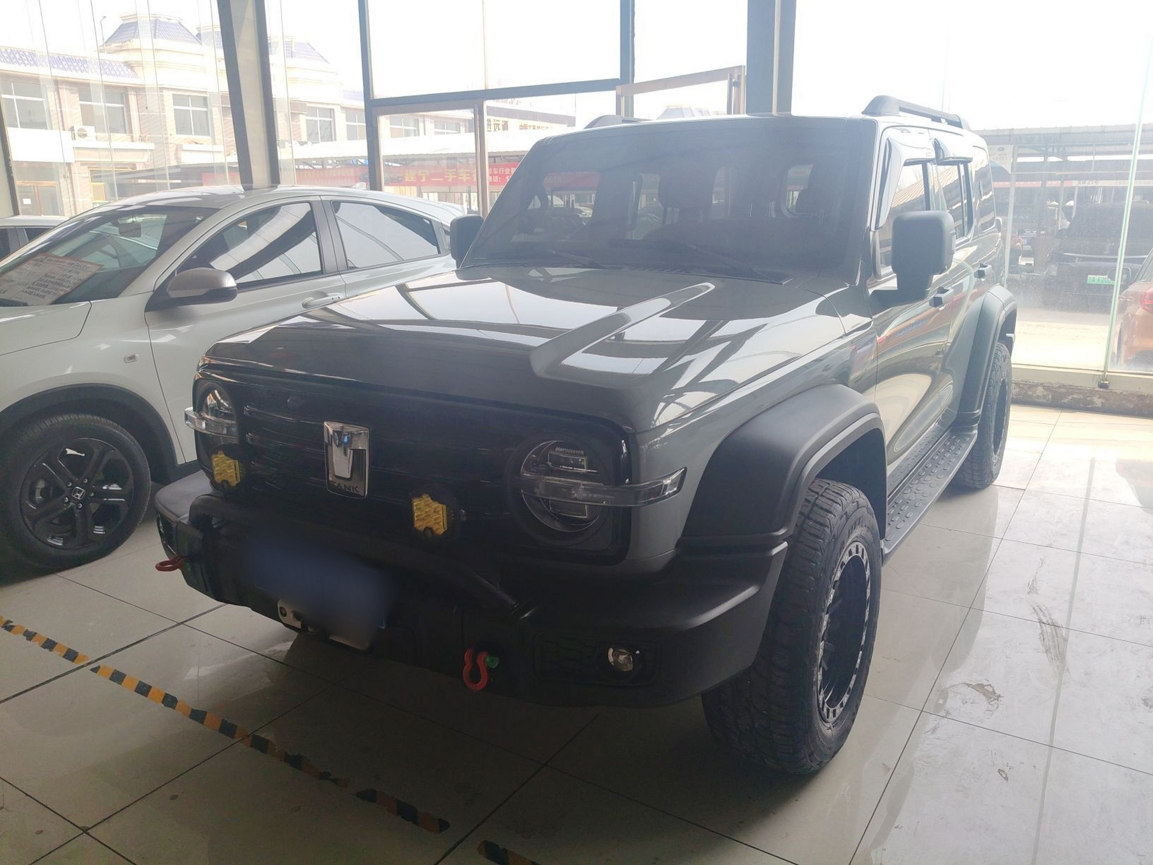 Под передней частью автомобиля