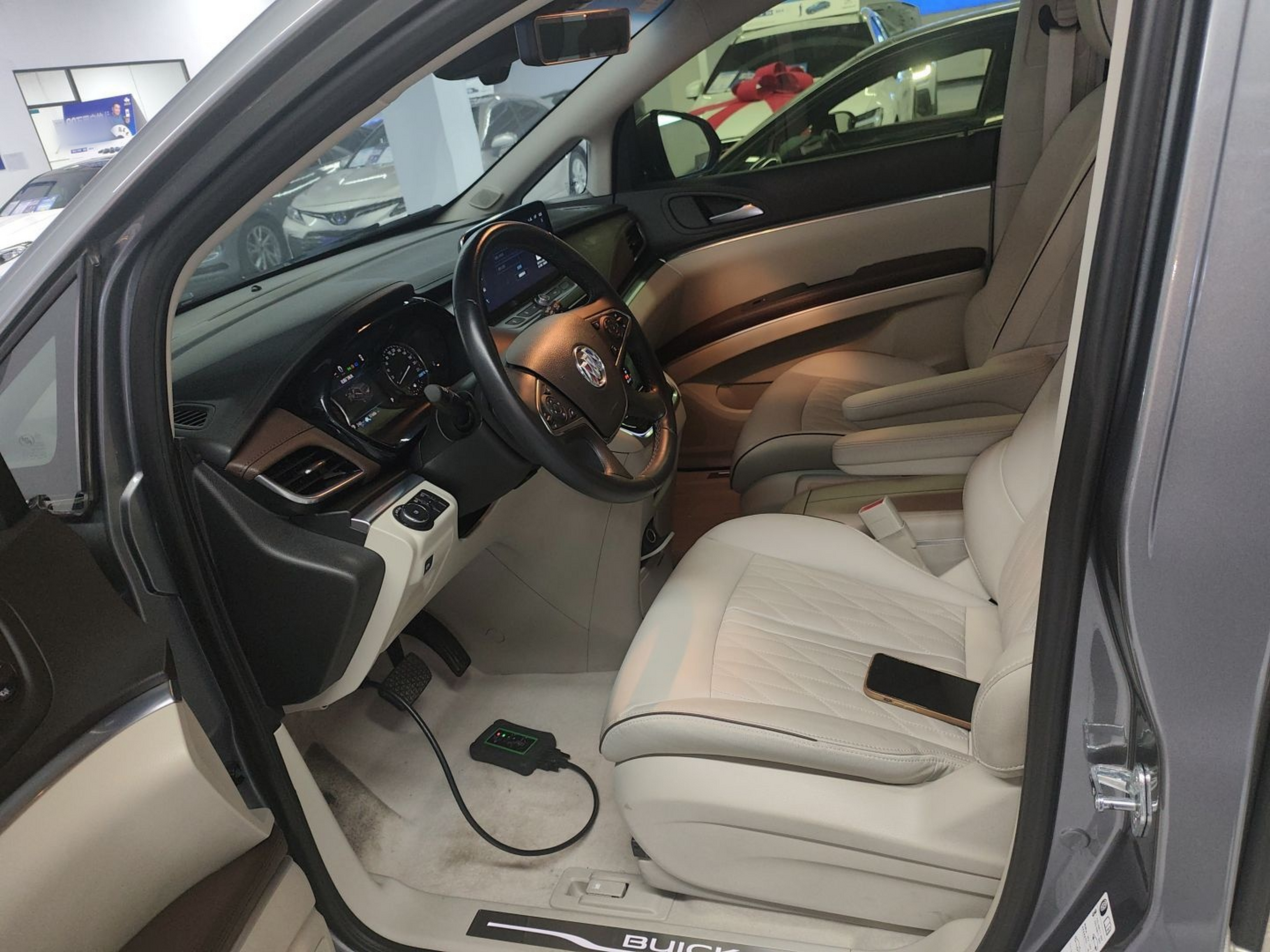 Переднее сиденье в автомобиле