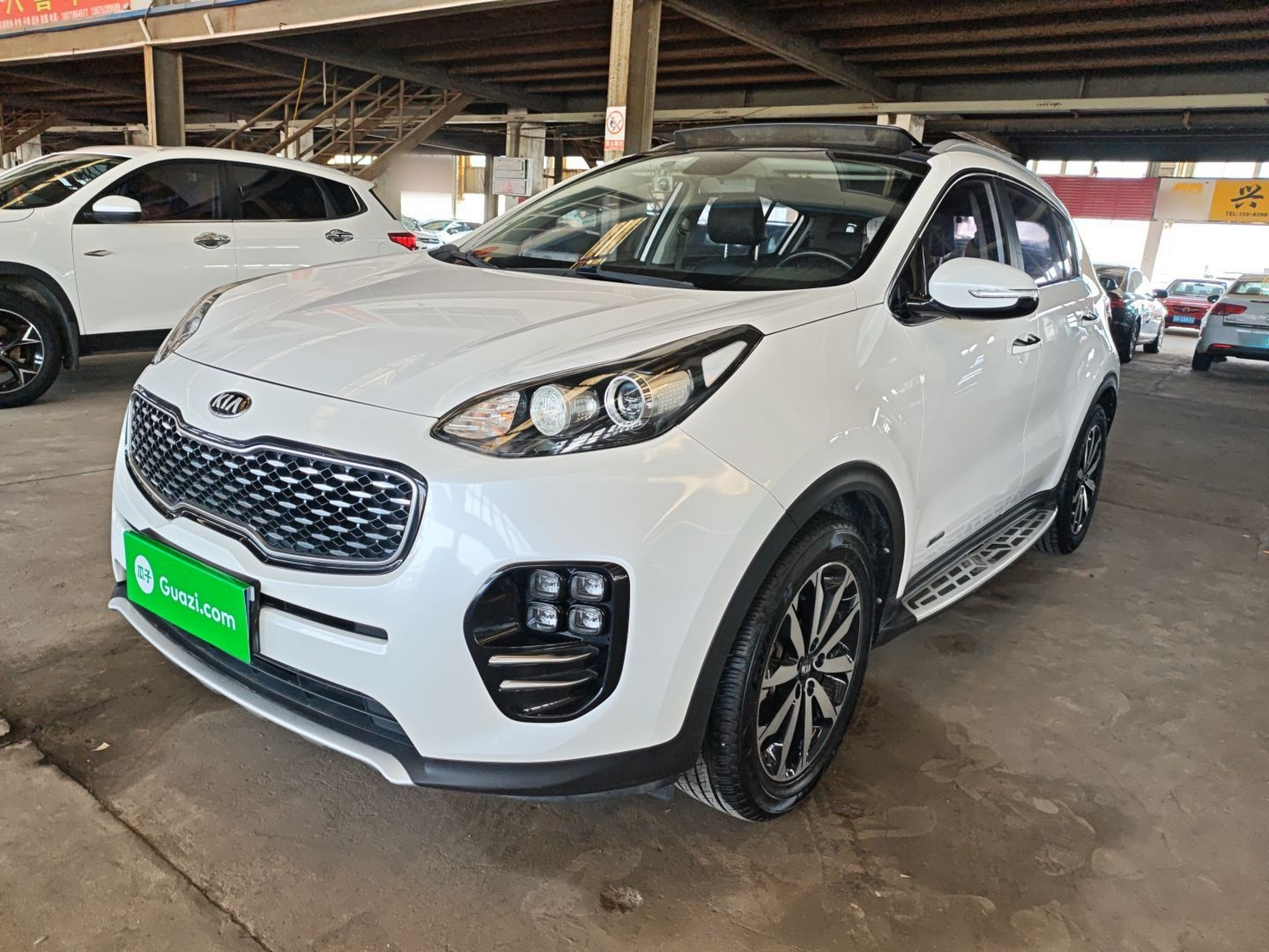 Под передней частью автомобиля