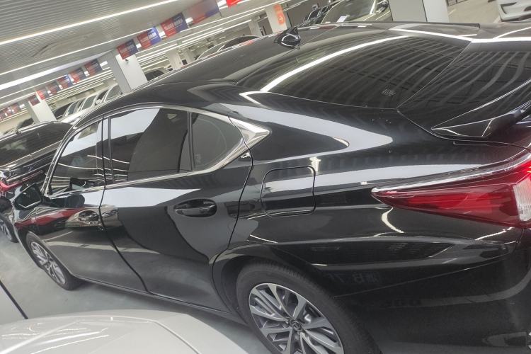 Used Lexus ES 2022 300h Excellence Edition
