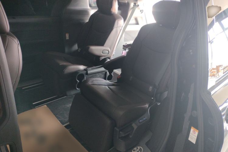 Used Toyota Sienna 2021 2.5L Hybrid Platinum Edition