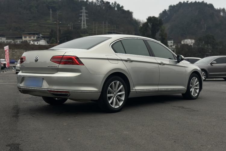 Used Volkswagen Magotan 2019 330TSI DSG Leading Model China VI Standard
