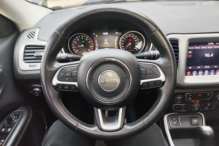 Used  Compass 2019 200T Automatic Family Edition - Connected Large Screen Version