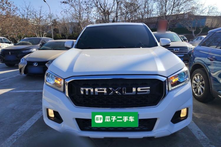 Used SAIC MAXUS T70 2019 2.0T Diesel Automatic Two-Wheel Drive Luxury Version with Long Body and High Ground Clearance
