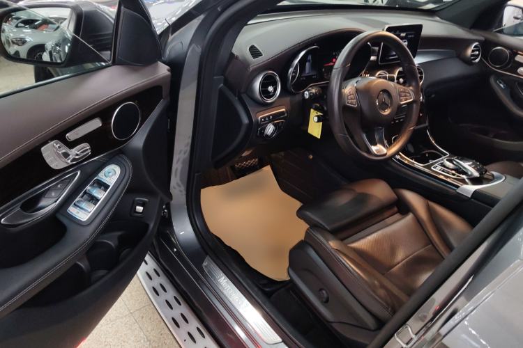 Used Mercedes-Benz GLC 2019 Facelift GLC 260 L 4MATIC Luxury Model
