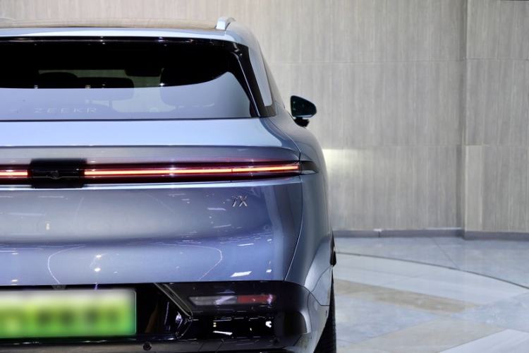 Used Zeekr 7X 2025 100 kWh Long-Range Rear-Wheel Drive with Intelligent Driving Features