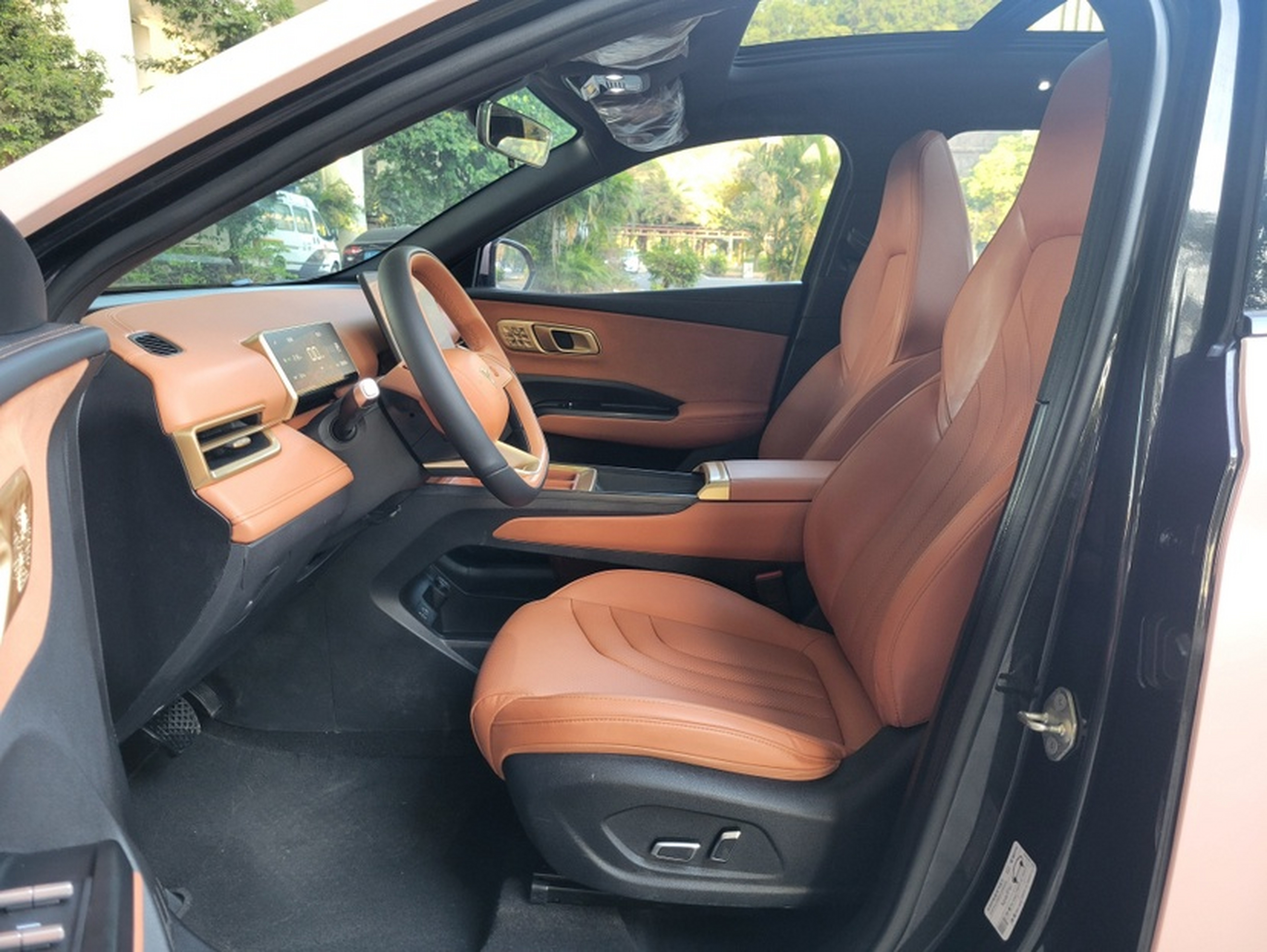 المقاعد الأمامية داخل السيارة