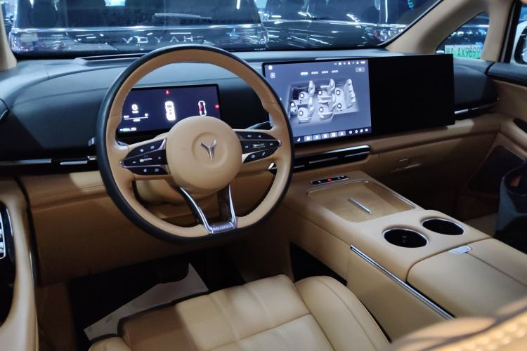 Used VOYAH Dream 2025 EV Four-Wheel Drive Flagship Kunpeng Edition