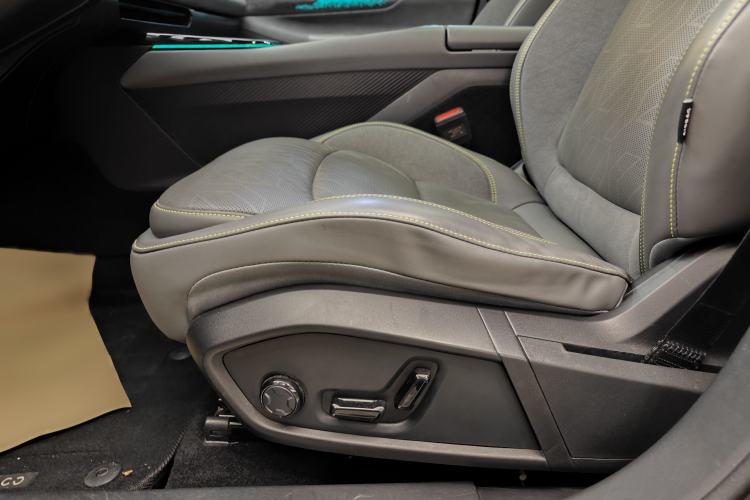 Used Lynk & Co 08 EM-P 2023 120km Long-Range Halo